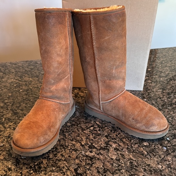 UGG Brown Shearling Boots GUC 7 - Picture 3 of 16